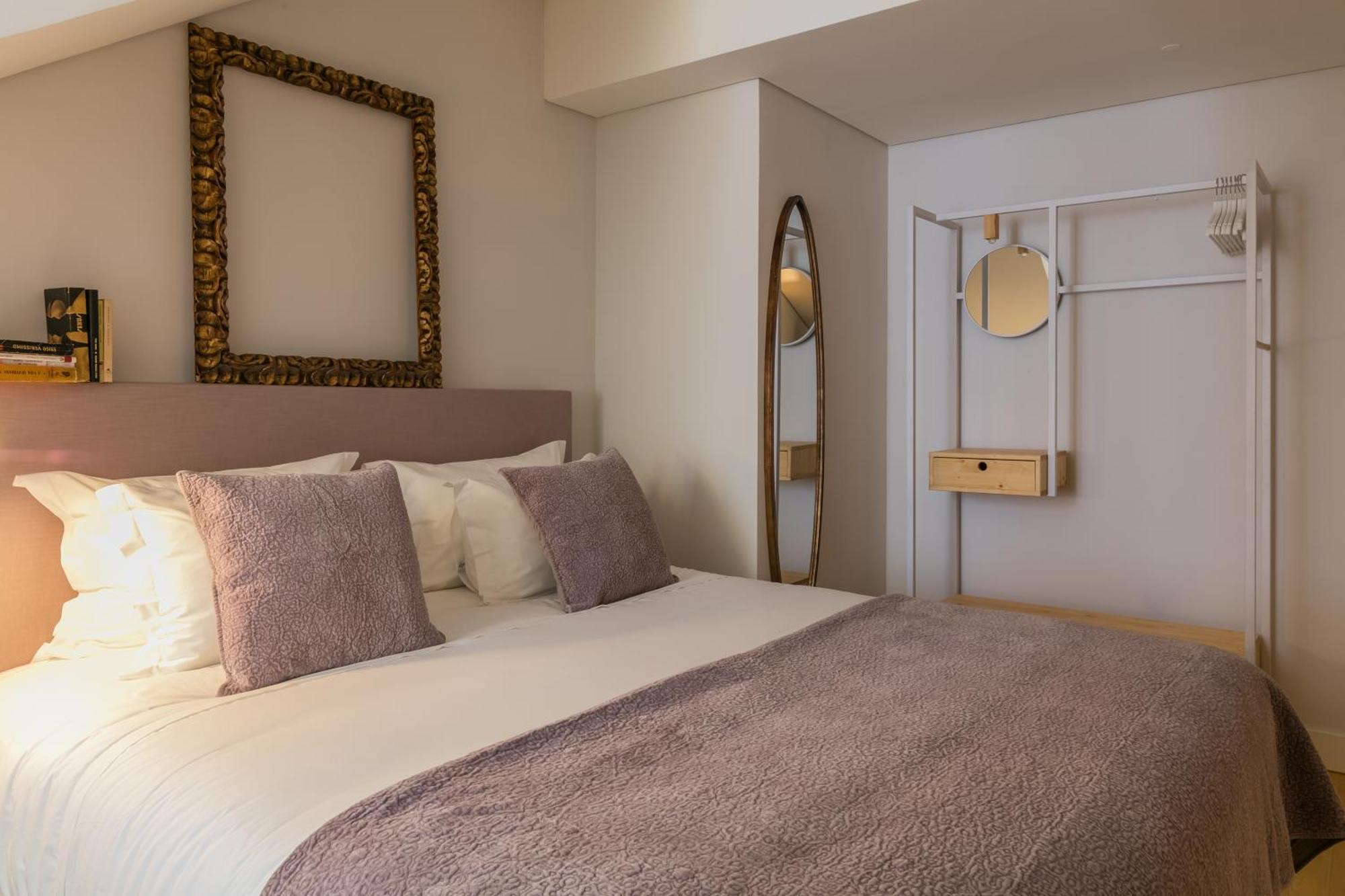 Deluxe One-Bedroom Apartment River View