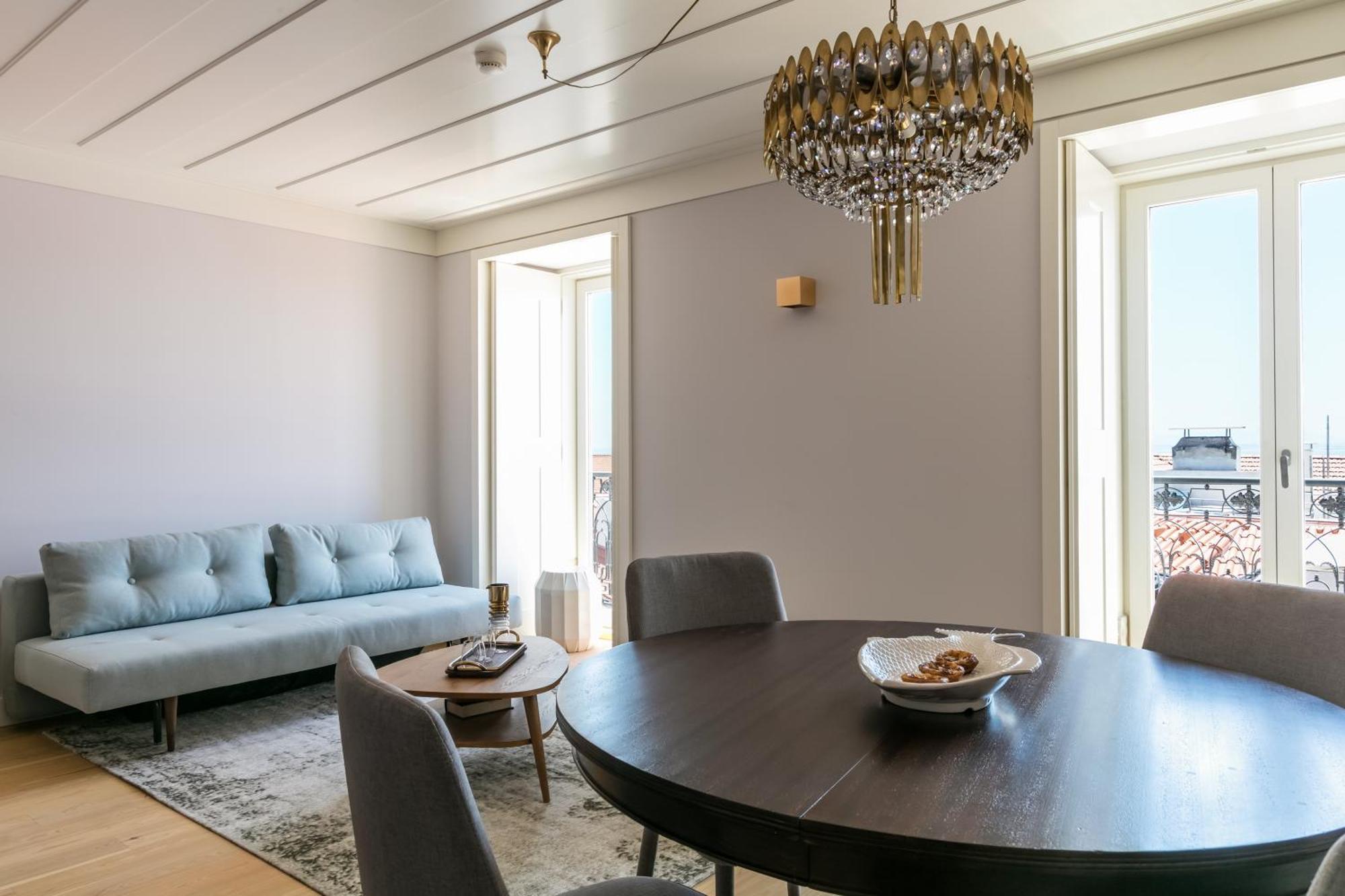 Deluxe One-Bedroom Apartment River View