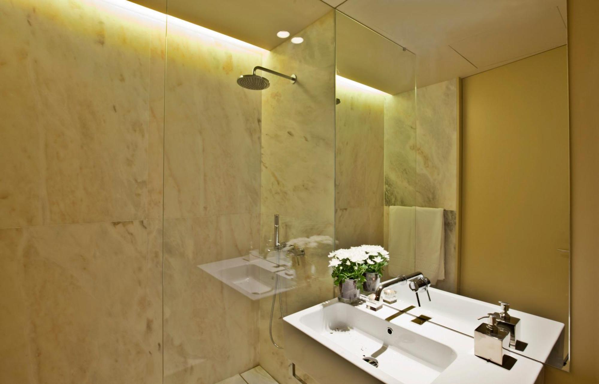 Superior One-Bedroom Apartment