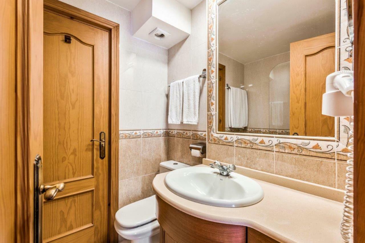 Classic One-Bedroom Apartment with Terrace