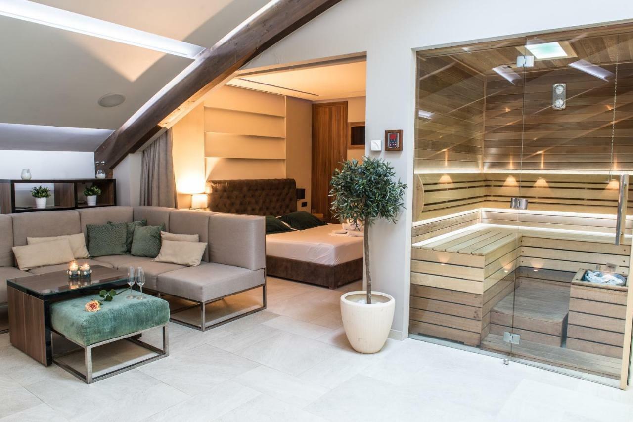 One-Bedroom Suite with Private Pool and Sauna