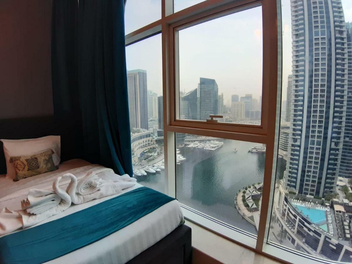 Appartamento Deluxe con 2 Camere da Letto e Vista Porto Turistico Completa