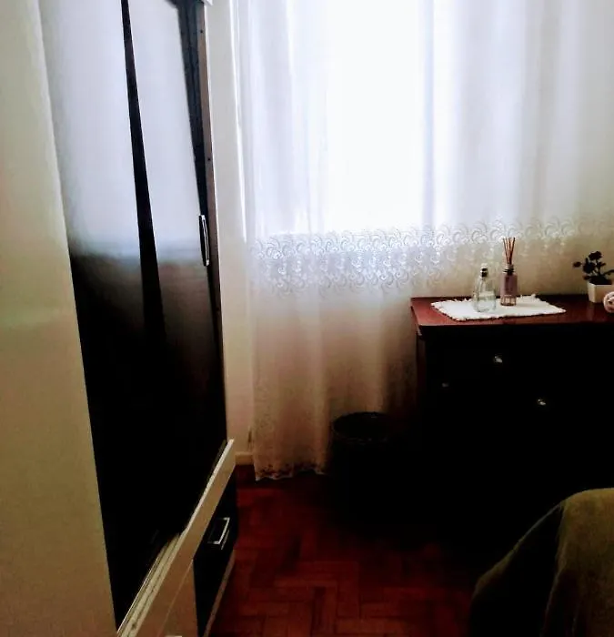 Próximo ao Consulado - Quarto Inteiro-1