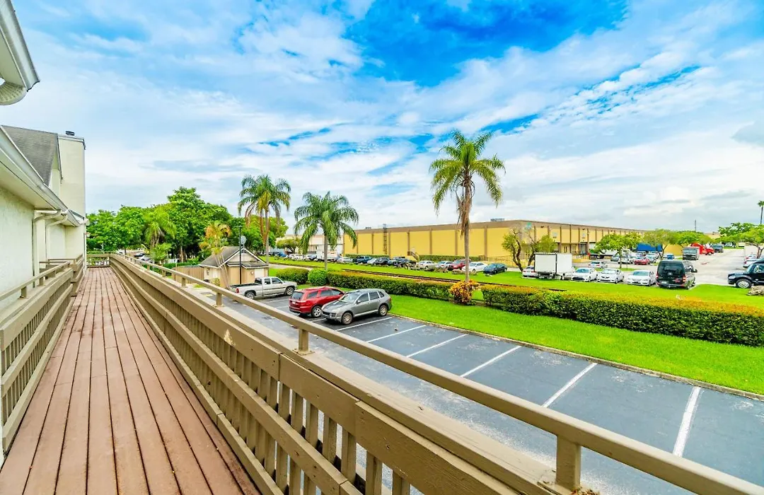 Doral Inn & Suites Miami Airport West-1