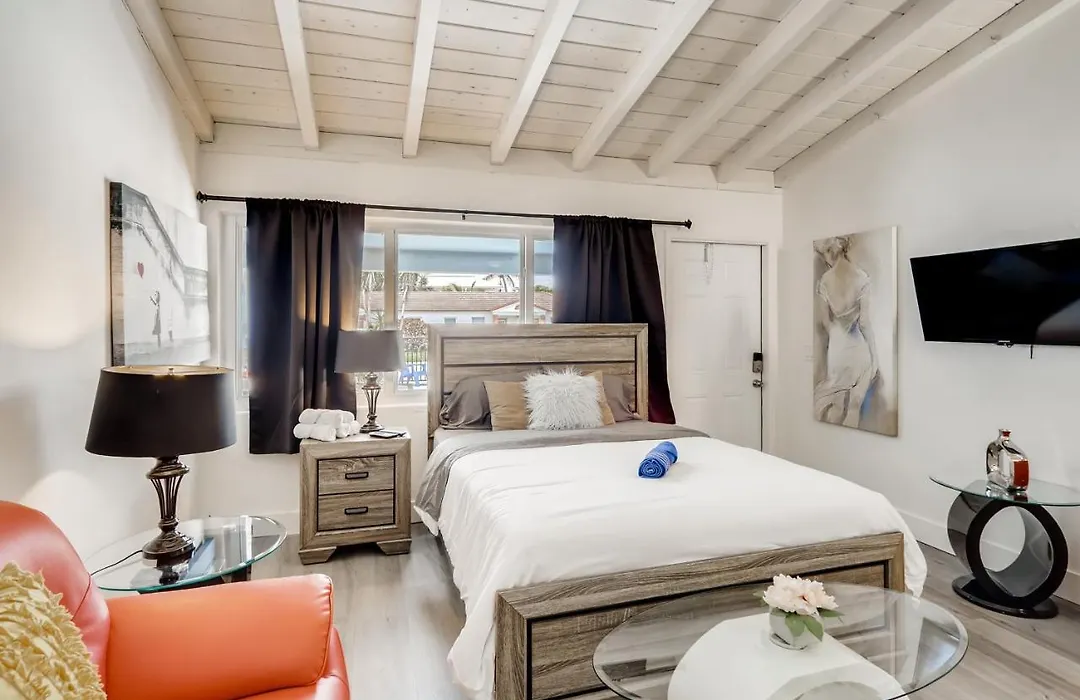Coral Sands Boutique Lux Studio-1