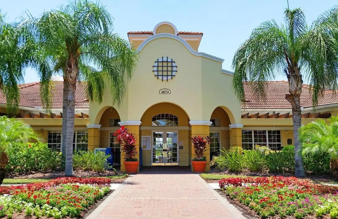 Beautiful Lakeview Deluxe Condo Near Theme Parks-1
