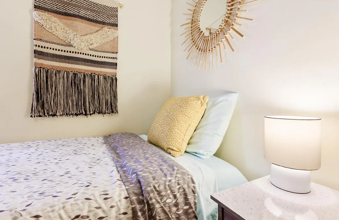 Dapper Digs - King Bed - Long Term Stays - Duke-1