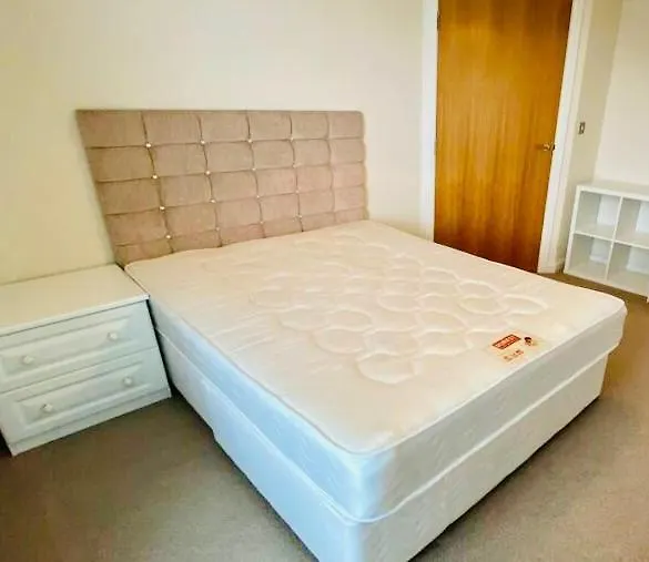 Centrally Located 3 Bed Apartment-1