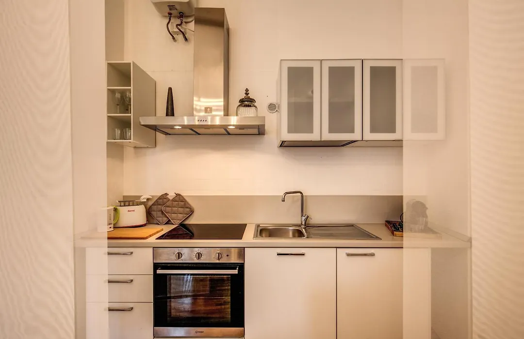 Elegant Apartment Behind The Colosseum-1