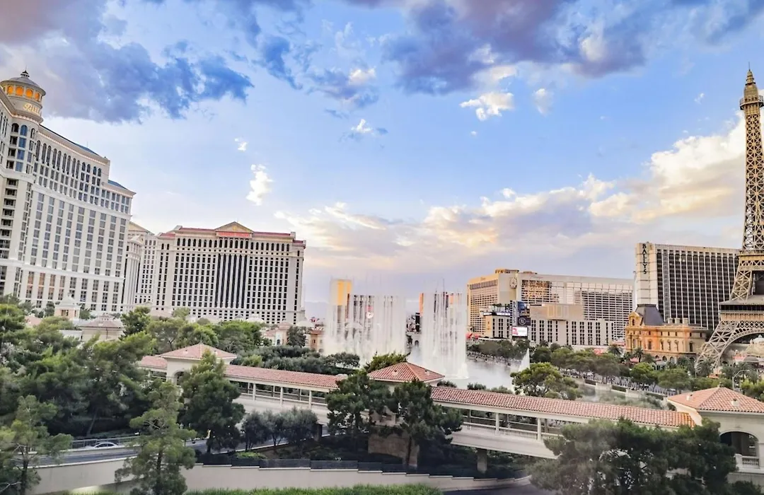 Stay Together Suites - Condominium Sleeps 9 With Strip View - No Resort Fees-1