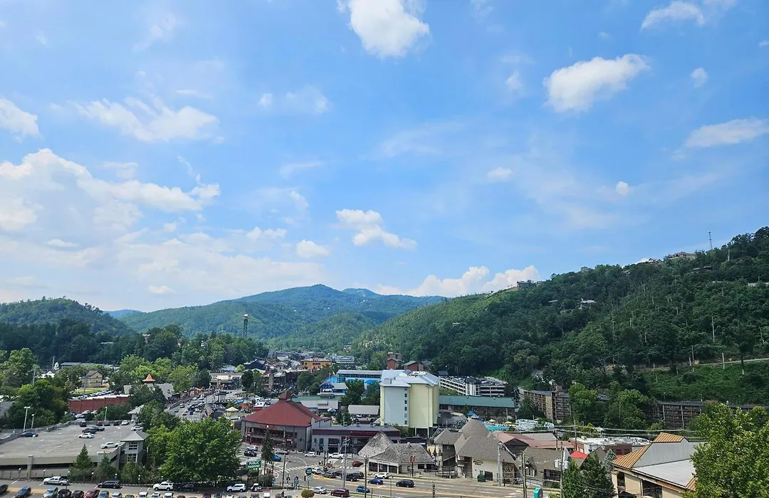 Gatlinburg Chateau Condo 503-1