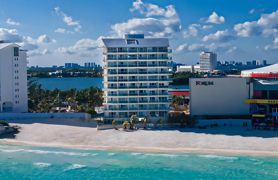 Paradise Beachfront & Nightlife Heart-1