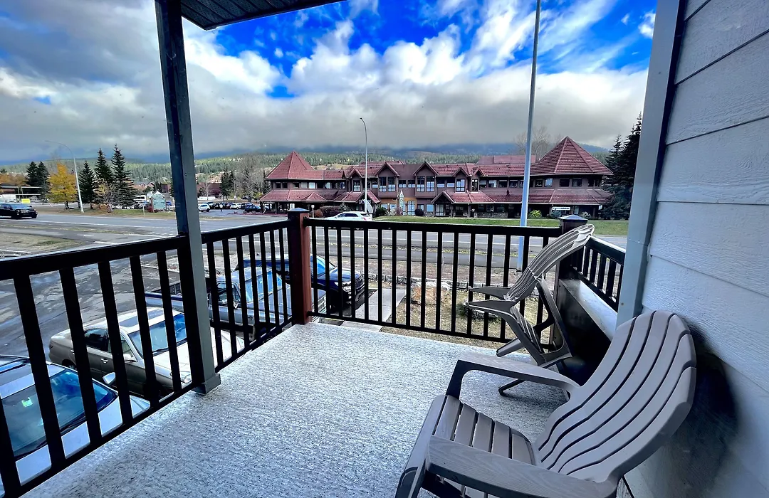 Canadian Rockies Chalets By Trilink - 2 & 3 Bedroom Condos - Self Check-In - Walking Distance To Downtown - Free Parking - Pet-Friendly - No Ac-1