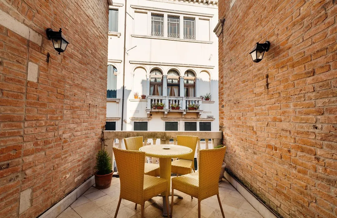 Casa Dei Pittori Venice Apartments-1