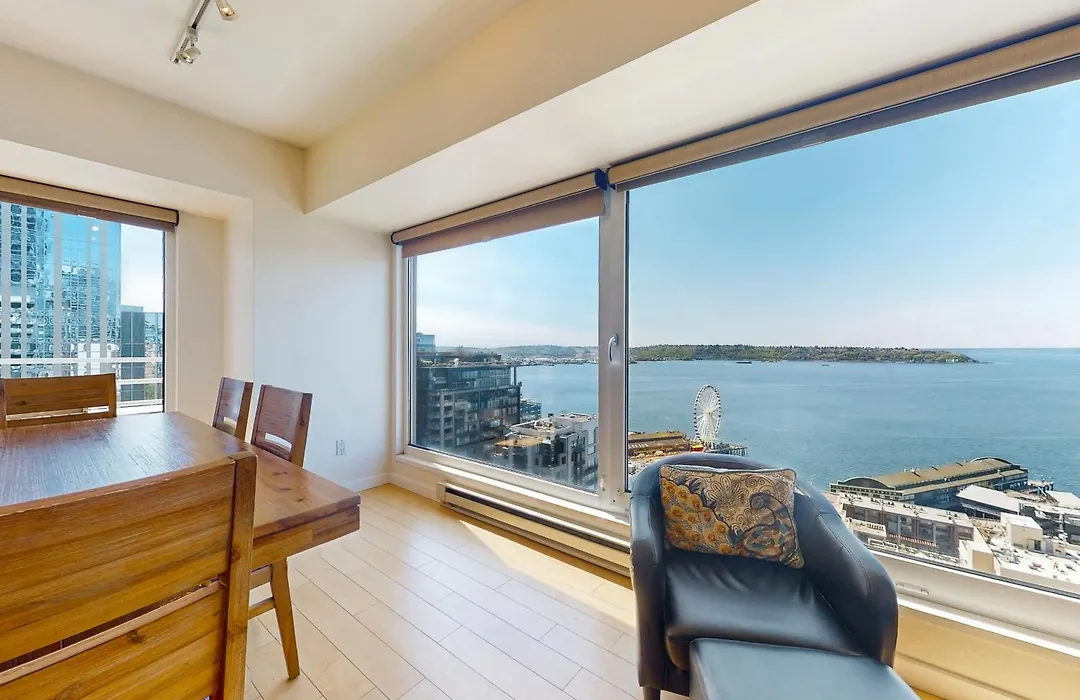 Newmark Bayview Luxury Suite-1