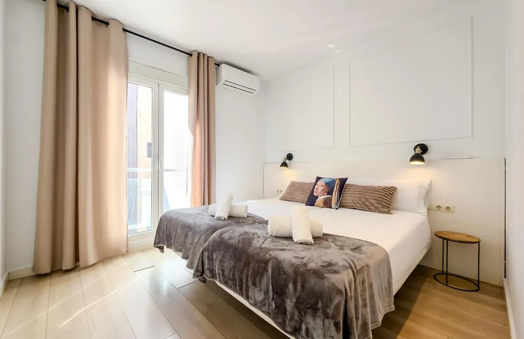 Four Petals Barcelona Boutique Apartments-1