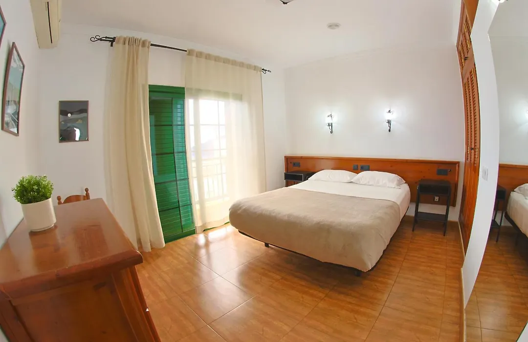 Apartamentos La Palmera-1