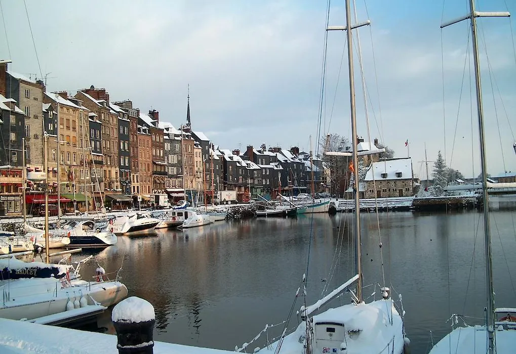 Au 14 Honfleur Parking Prive-1