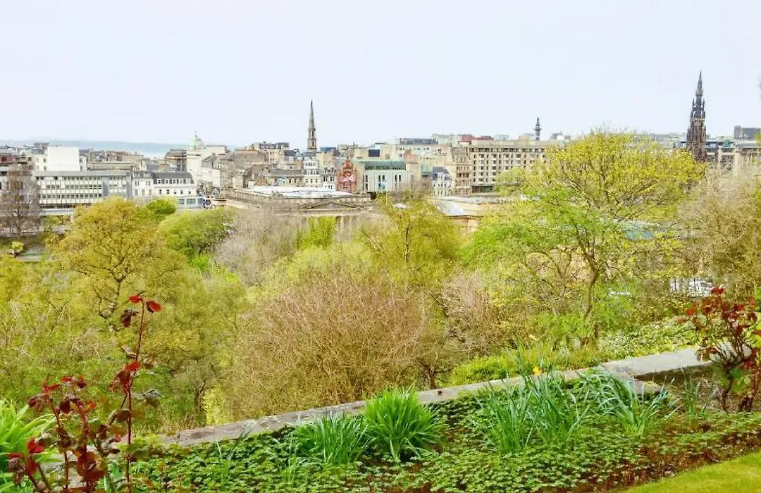 Ramsay Gardens - Grand 4-Bedroom Apartment Next To Castle-1