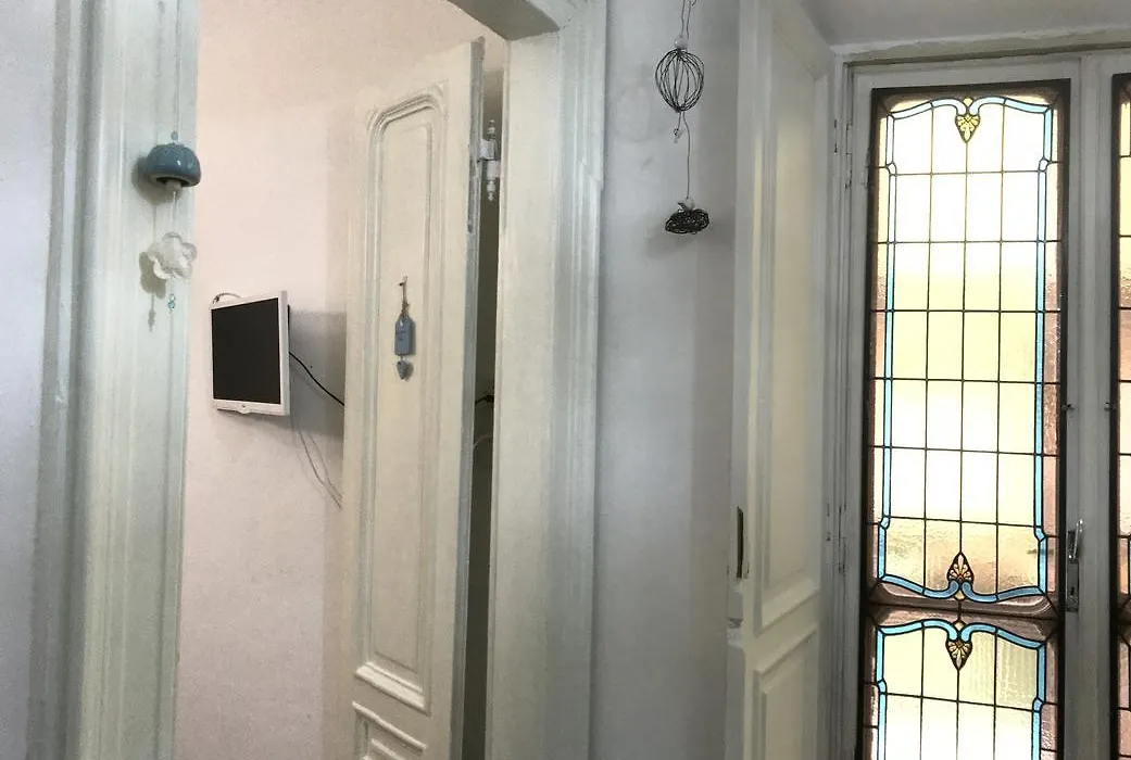A 2 Passi Da Palazzo Reale-1