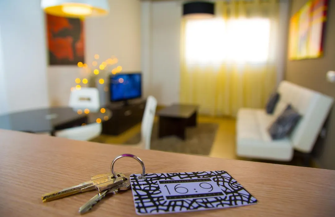 Apartamentos 16:9 Playa Suites-1