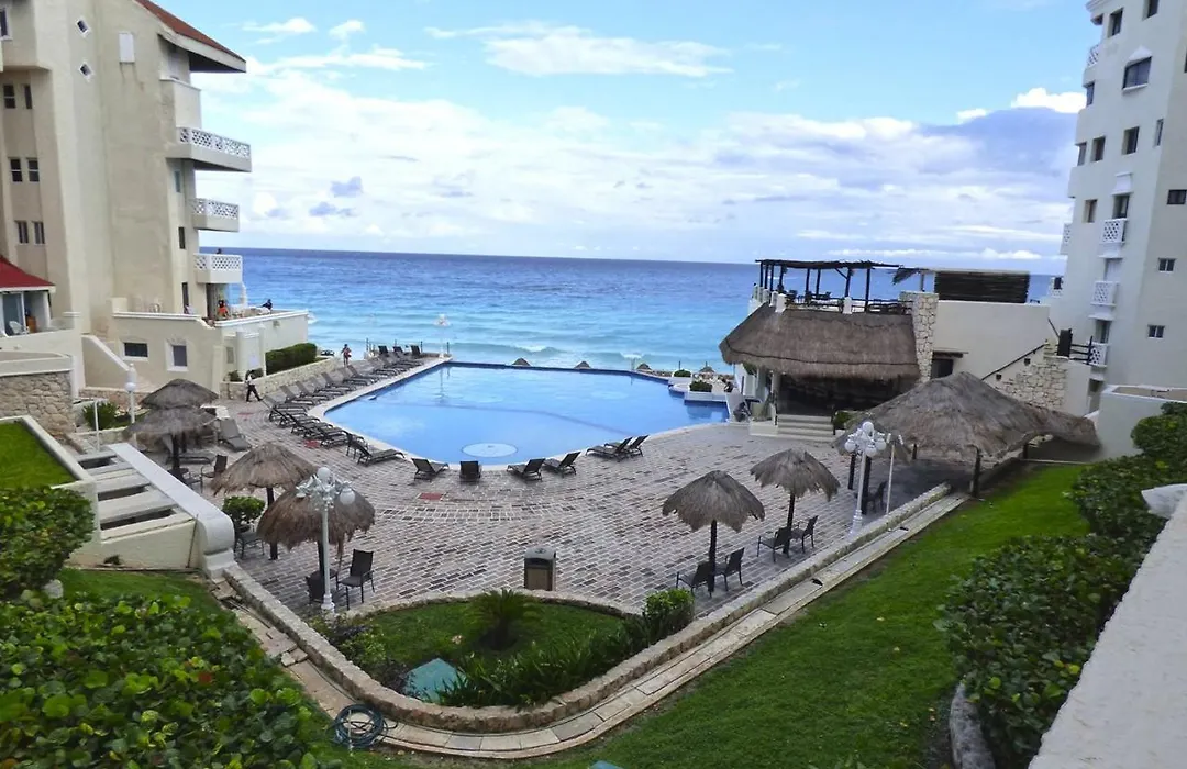 Cancun Plaza Condo Apartment-1