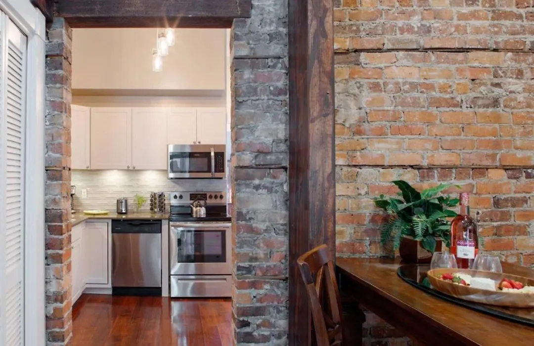 416A Waldburg St - Newly Renovated 1920'S Historic District Apt-1