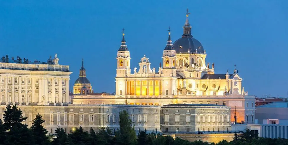Sweet Royal Palace ::: Your Home In Madrid Center-1