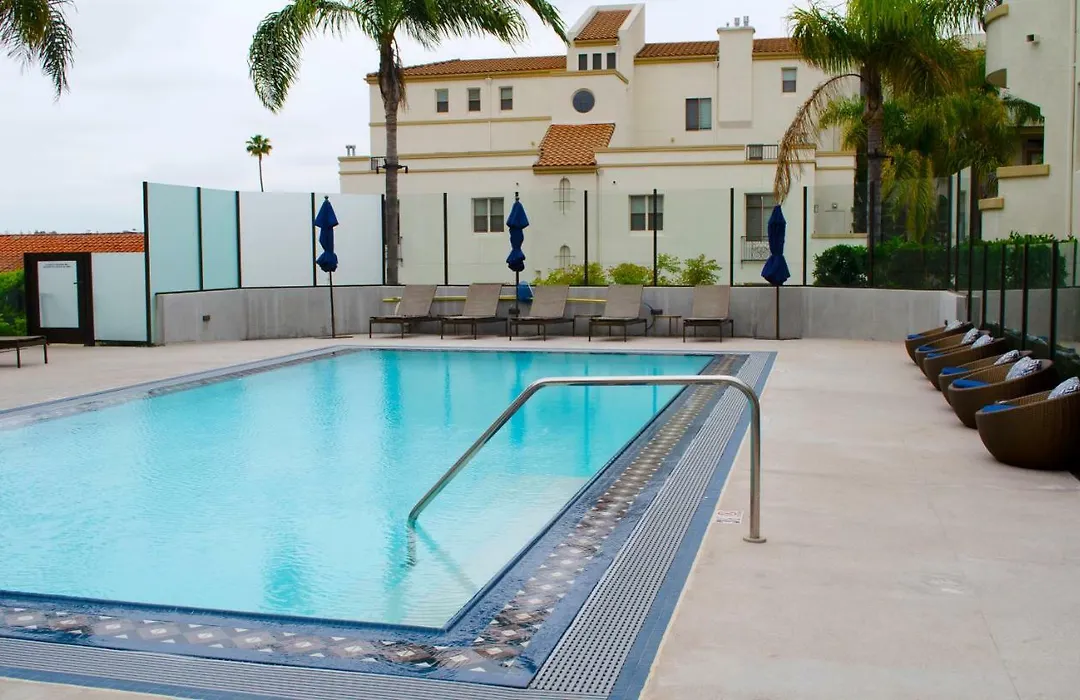 Resort Style Apartments Near Ucla-1