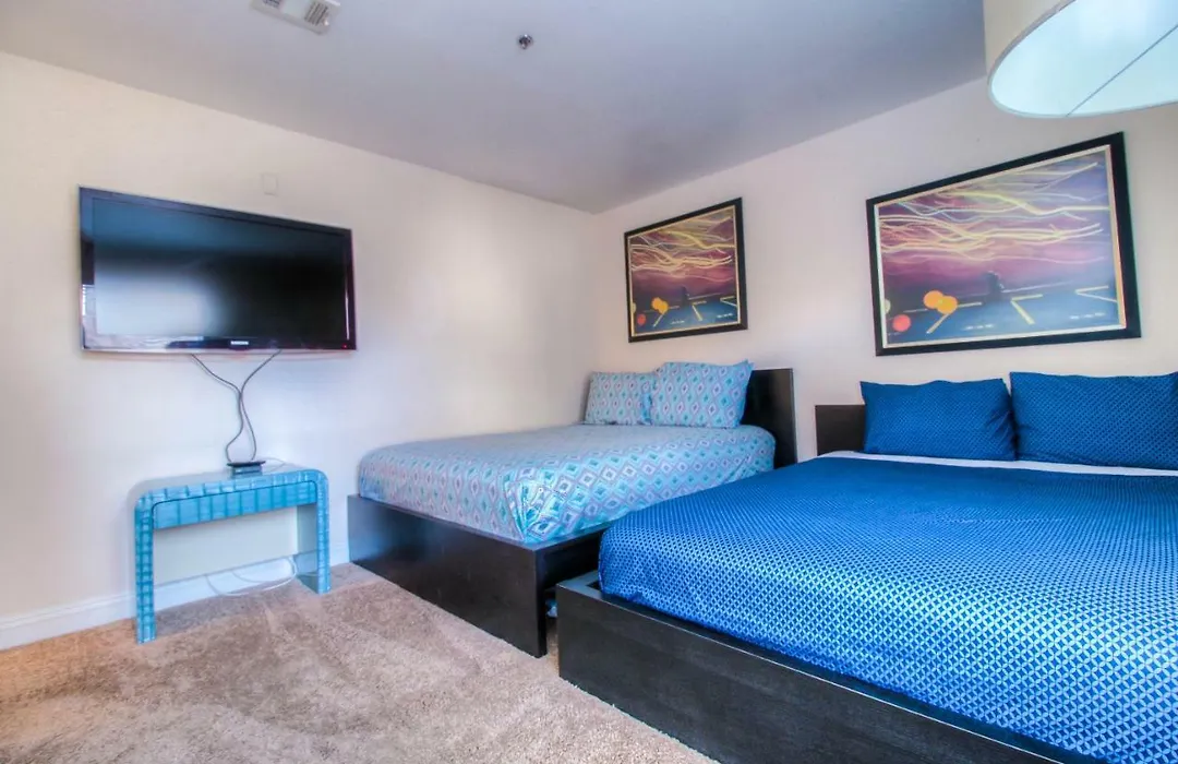 Luxury Modern Condo 2-1