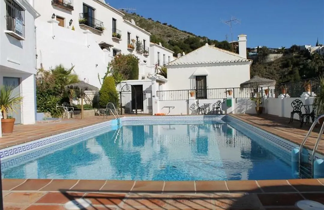 Spacious Andalusian Apartment With Pool And Level Access-1