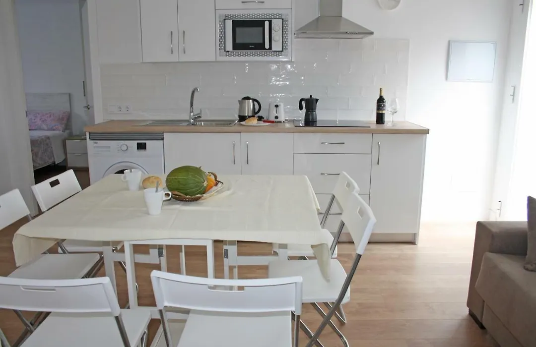 Apartamentos Angelita Plaza Beach-1