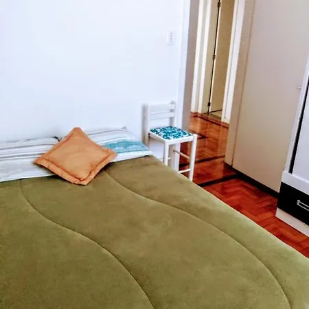 Próximo ao Consulado - Quarto Inteiro-2