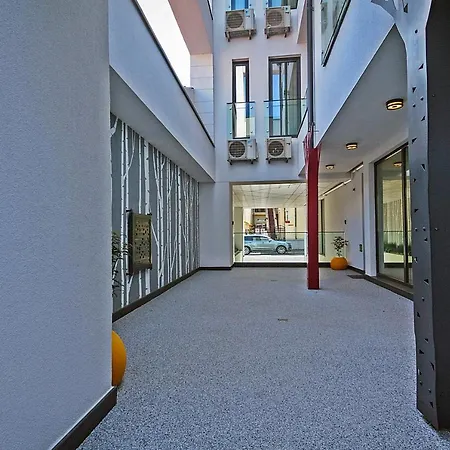 No 6 Apartments-3