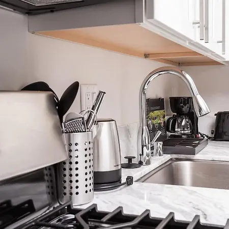 Lovely Studio W Full Kitchen In Heart Of San Diego-3
