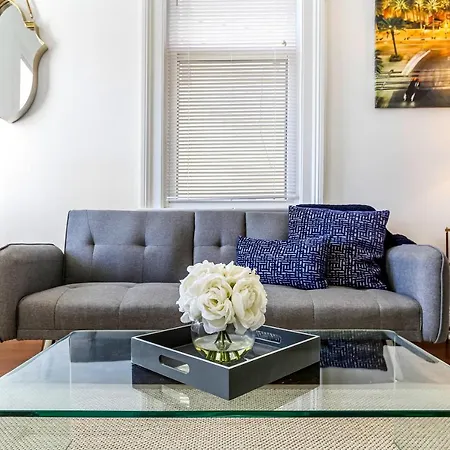 Private 2Br In Uptown By Hosteeva-2