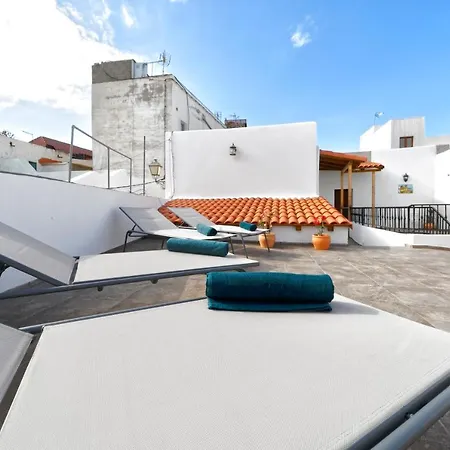 Casa Verde Comfortable Air-Conditioned Modern Apartments (Adults Only)-3