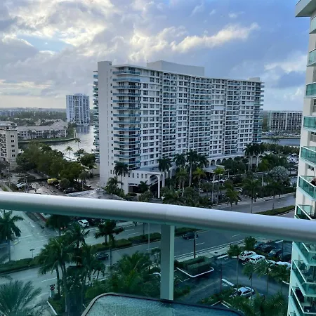 Hollywood On Beach Apartment-3