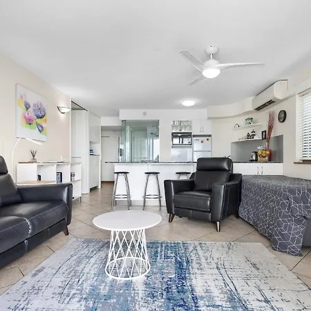 Cairns Esplanade Apartment-3