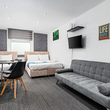 Whitechapel Grand-3