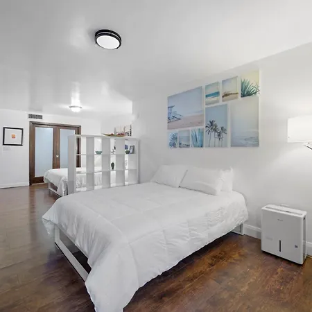 Ocean Drive Apartments With Rooftop Pool, South Beach, Miami-3