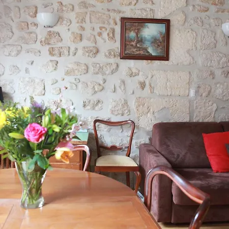 Latin Quarter - Notre Dame Apartment-2