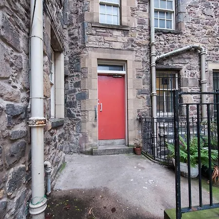 Writers View, Royal Mile Apartment Edinburgh-3