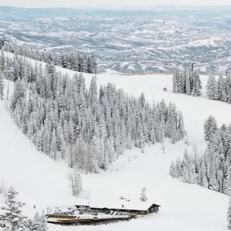 Aspen Ritz-Carlton: Ski-In/Ski-Out Residence with Slopeside Pools-2