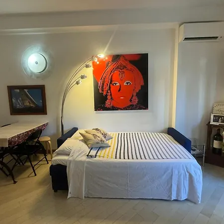 Suite Apartment In Mc Center, 5Min Walk To Casino & The Port And 1Min From Underground Train Station-3