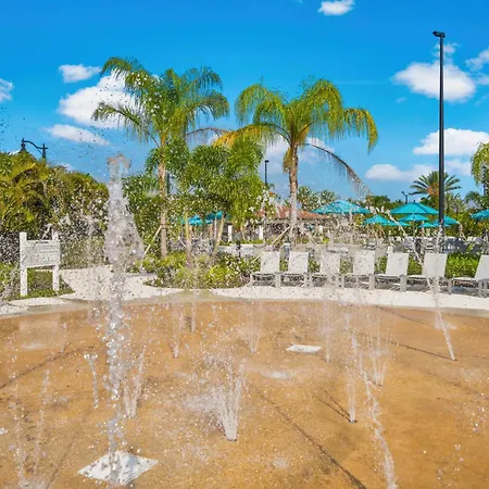 Beautiful Lakeview Deluxe Condo Near Theme Parks-2