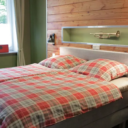 Viel Platz, 2 Grosse Schlafzimmer, Kueche Mit Essplatz, Balkon, Nahe Centro & Arena-2