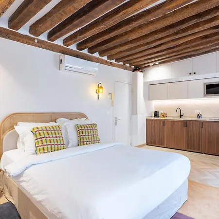 Holidaysinparis - Bourg Tibourg-2