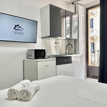 Apartamentos Day Madrid VALVERDE Centro Gran Via Sol Malasaña-2