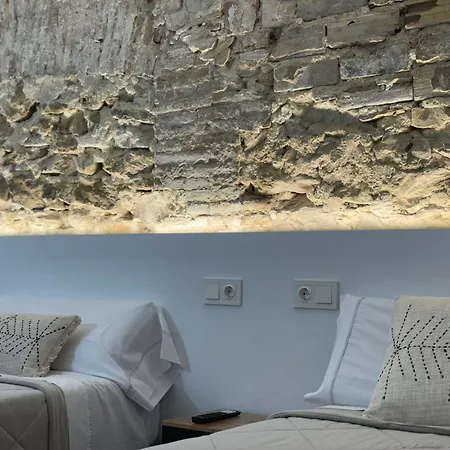 Apartamentos BocairentHomes, en pleno centro de Bocairent, con pequeña piscina comunitaria y parking privado-2